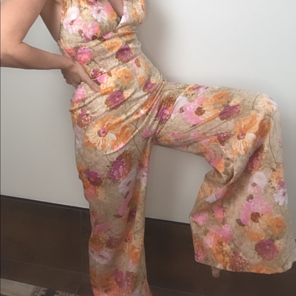 SOLD Vintage 60s Hawaiian halter wide leg jumpsuit - Picture 3 of 6